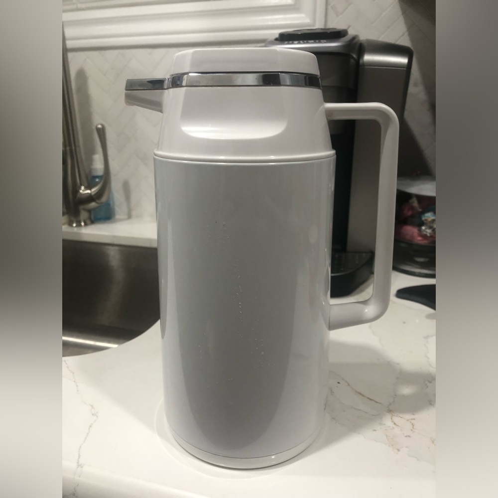 Vintage Tiger Vacuum Bottle Coffee Carafe-White-One Quart-Model PXS-100A